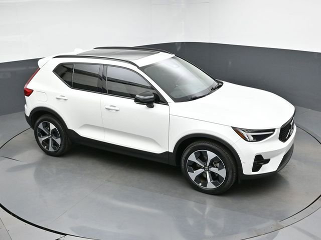 Used 2024 Volvo XC40 B5 Plus AWD/4WD image 41