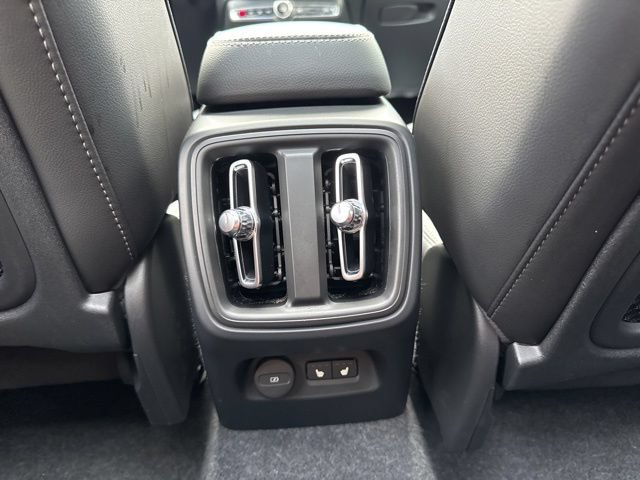 Used 2025 Volvo XC40 B5 Plus AWD/4WD image 16