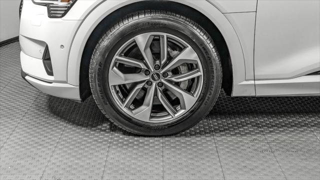 Used 2021 Audi e-tron Premium Plus w/ Premium Plus Package image 37