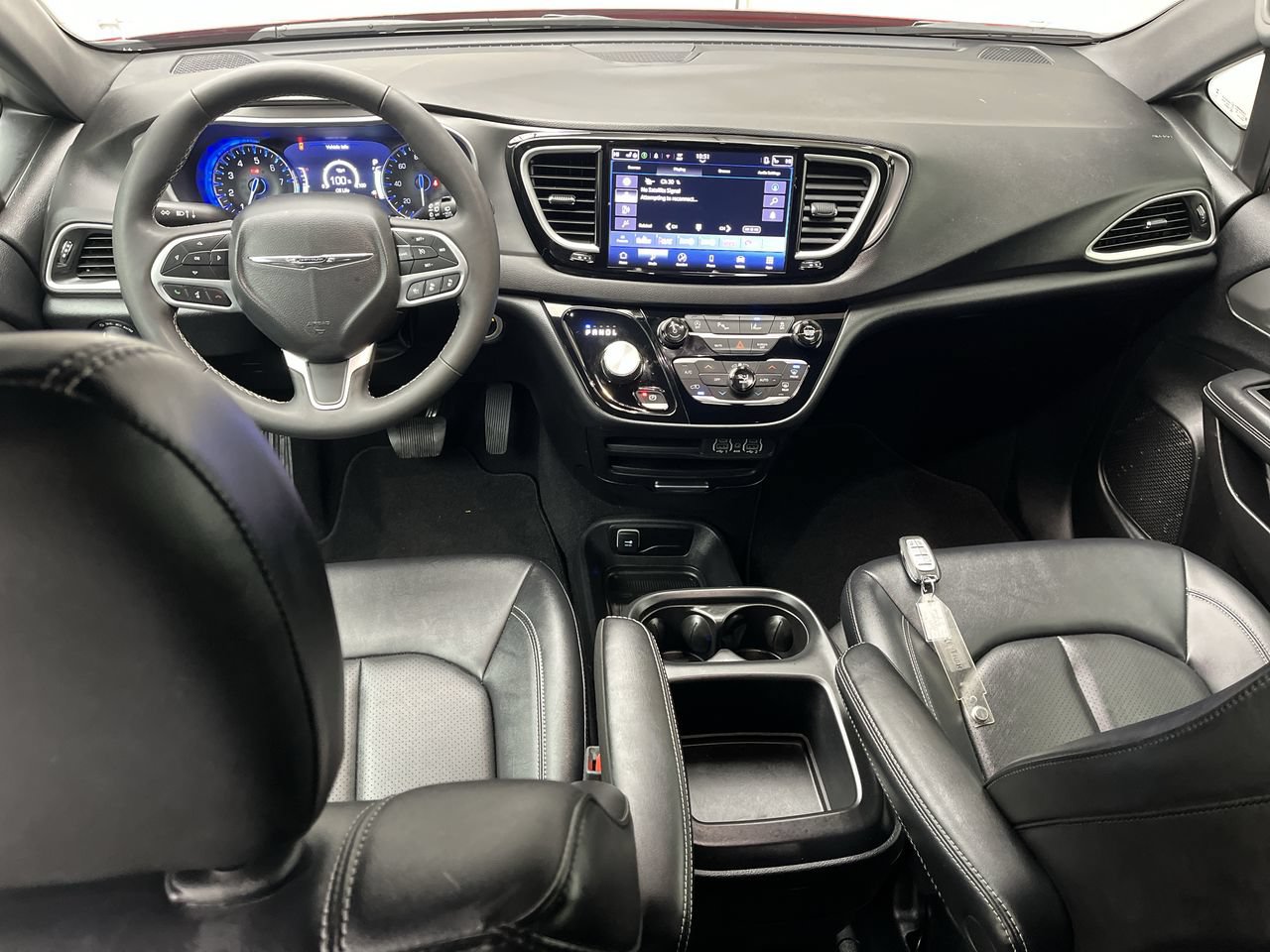 Used 2025 Chrysler Pacifica Select FWD image 4