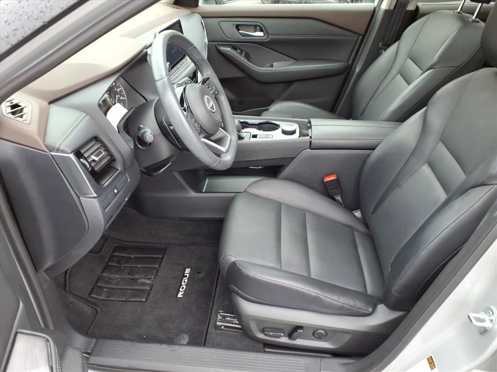 Used 2023 Nissan Rogue SV w/ SV Premium Package image 11