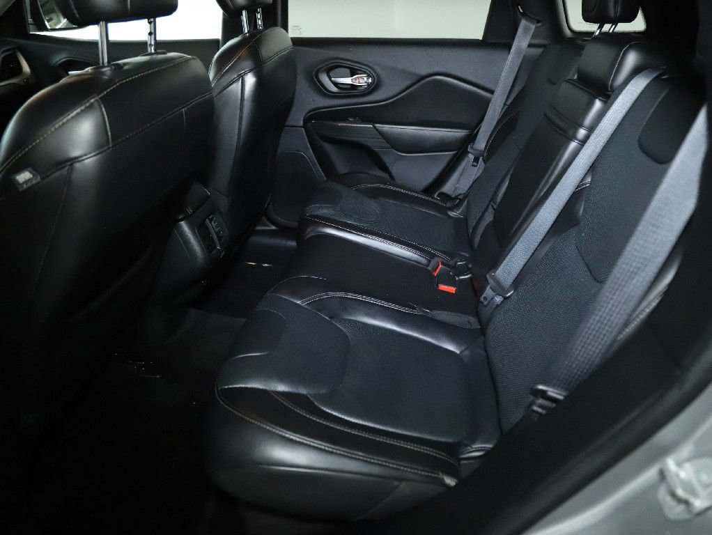 Used 2016 Jeep Cherokee High Altitude w/ Luxury Group AWD/4WD image 14