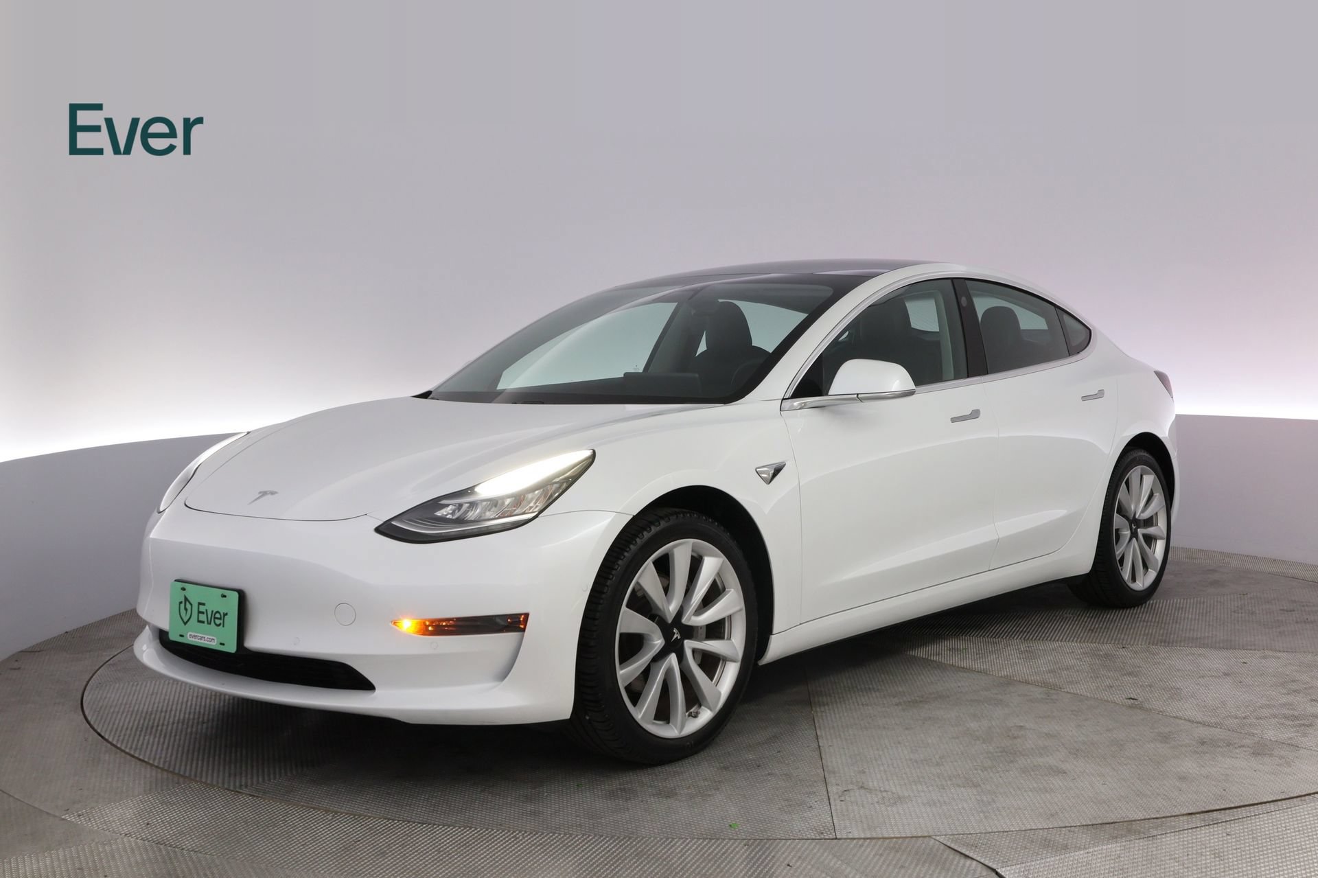 Used 2020 Tesla Model 3 Standard Range RWD image 2