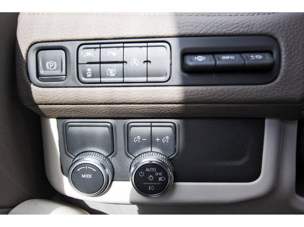 Used 2023 GMC Yukon XL Denali image 19