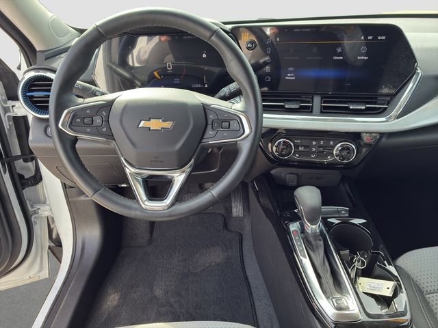 Used 2025 Chevrolet Trax LT w/ Driver Confidence Package image 15