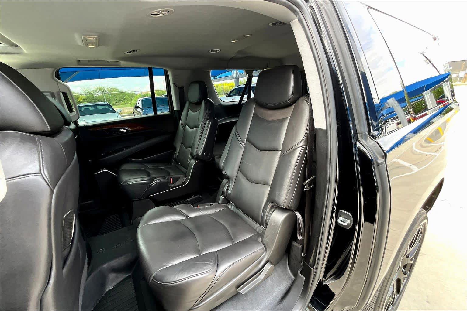 Used 2020 Cadillac Escalade ESV Luxury w/ Escalade Sport Edition AWD/4WD image 21