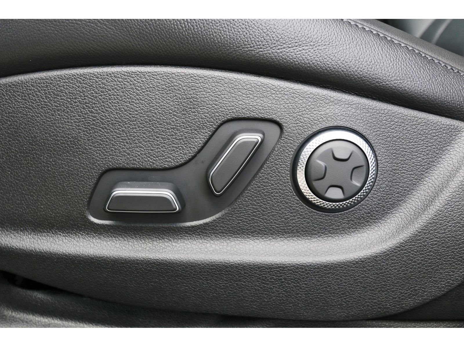 Used 2025 Genesis G80 2.5T image 30