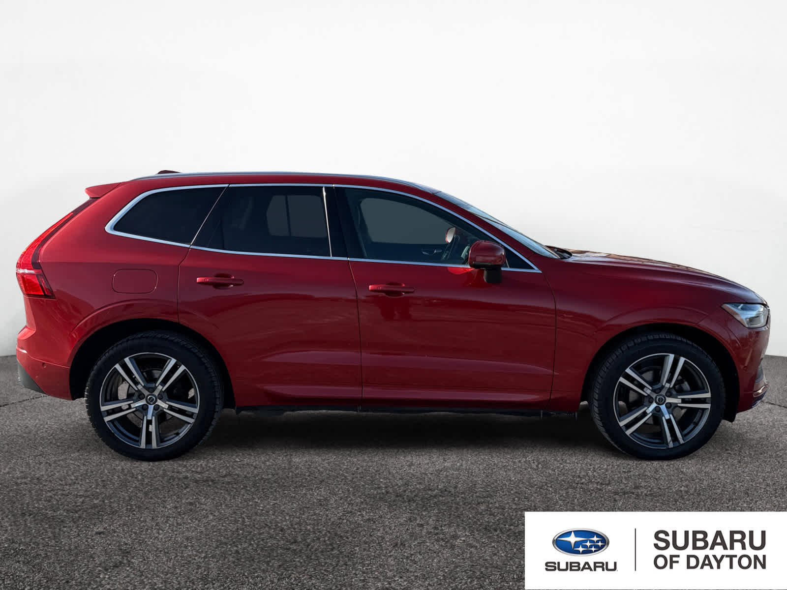 Used 2018 Volvo XC60 T5 Momentum w/ Vision Package image 6