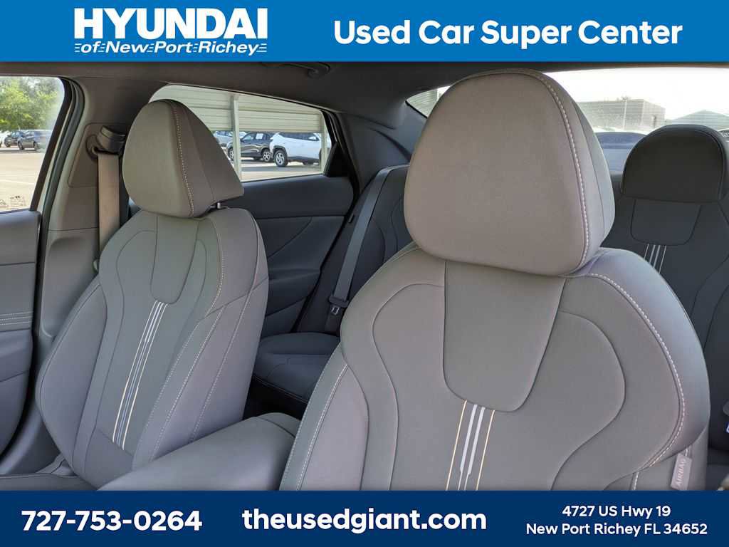 Used 2025 Hyundai Elantra Sport image 7