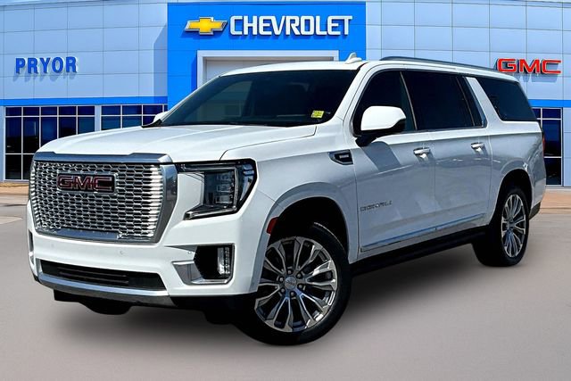 Used 2023 GMC Yukon XL Denali w/ Denali Reserve Package AWD/4WD image 3