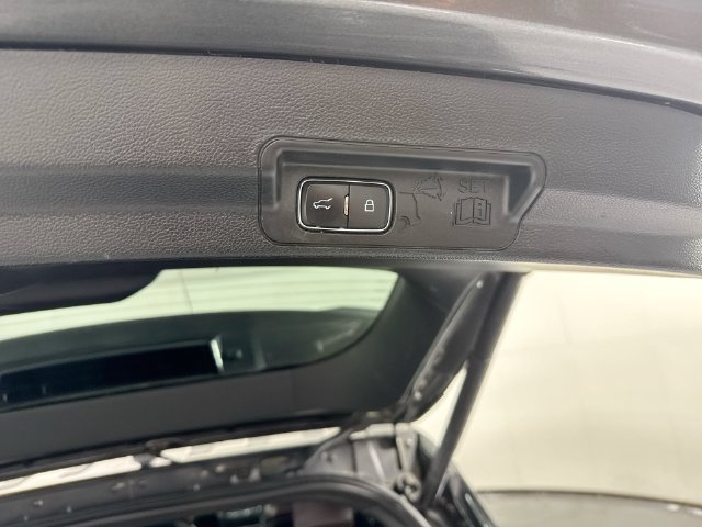 Used 2020 Ford Explorer Platinum w/ Premium Technology Package AWD/4WD image 35
