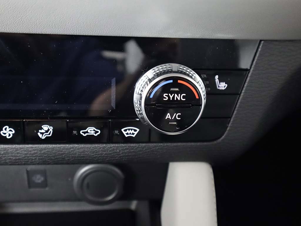 New 2025 Mitsubishi Outlander SE image 51