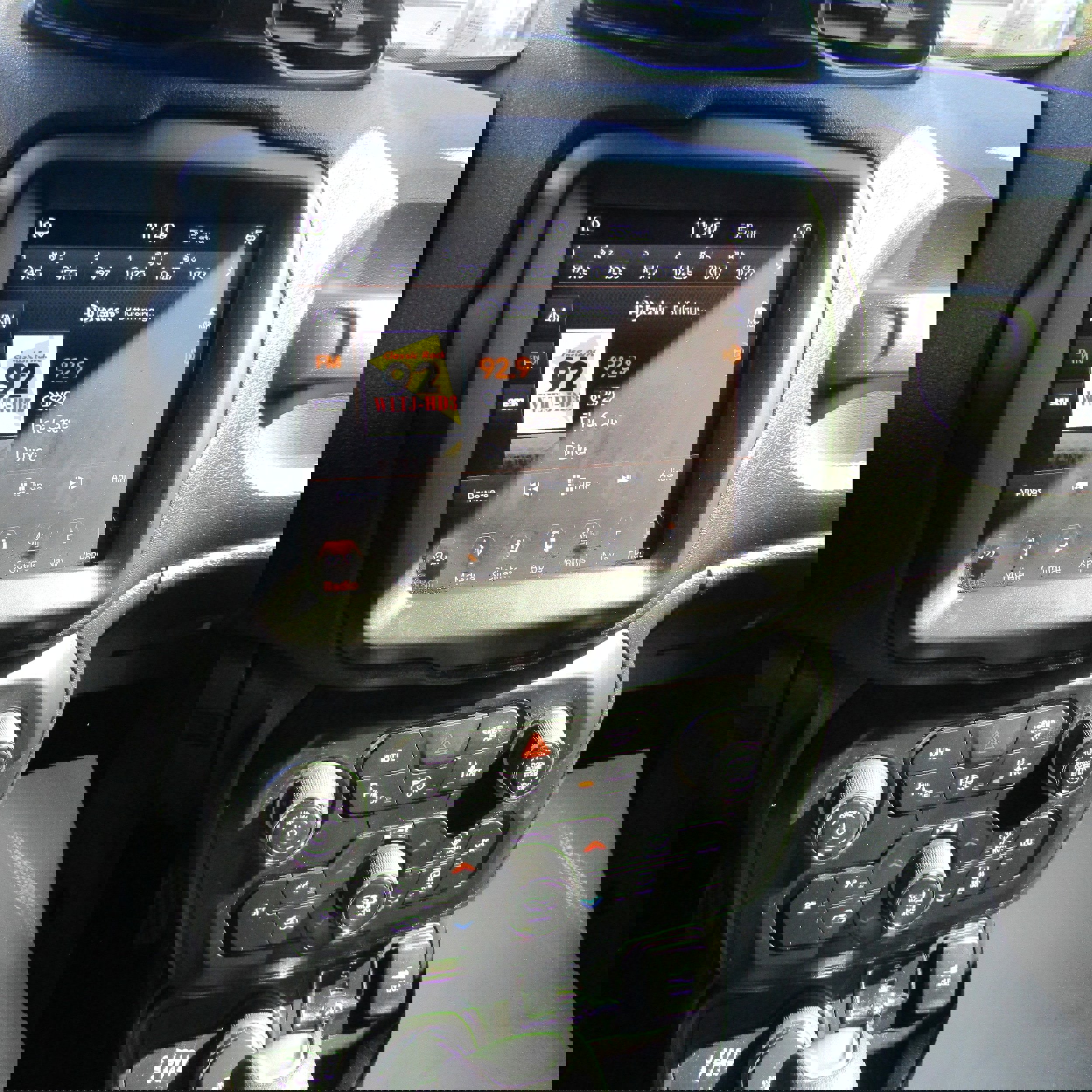 Used 2019 Jeep Renegade Latitude w/ UConnect 8.4 Nav Group image 16