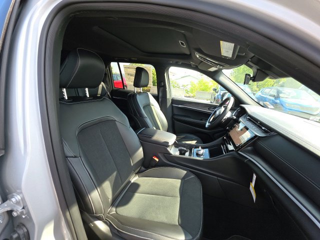 New 2026 Jeep Grand Cherokee Altitude AWD/4WD image 14