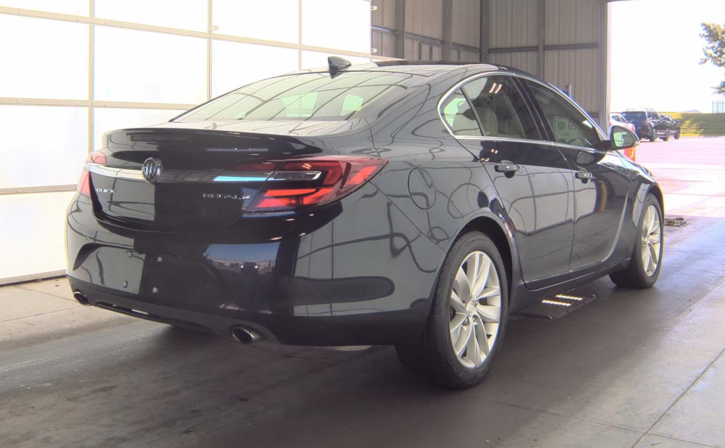 Used 2017 Buick Regal Premium FWD image 5