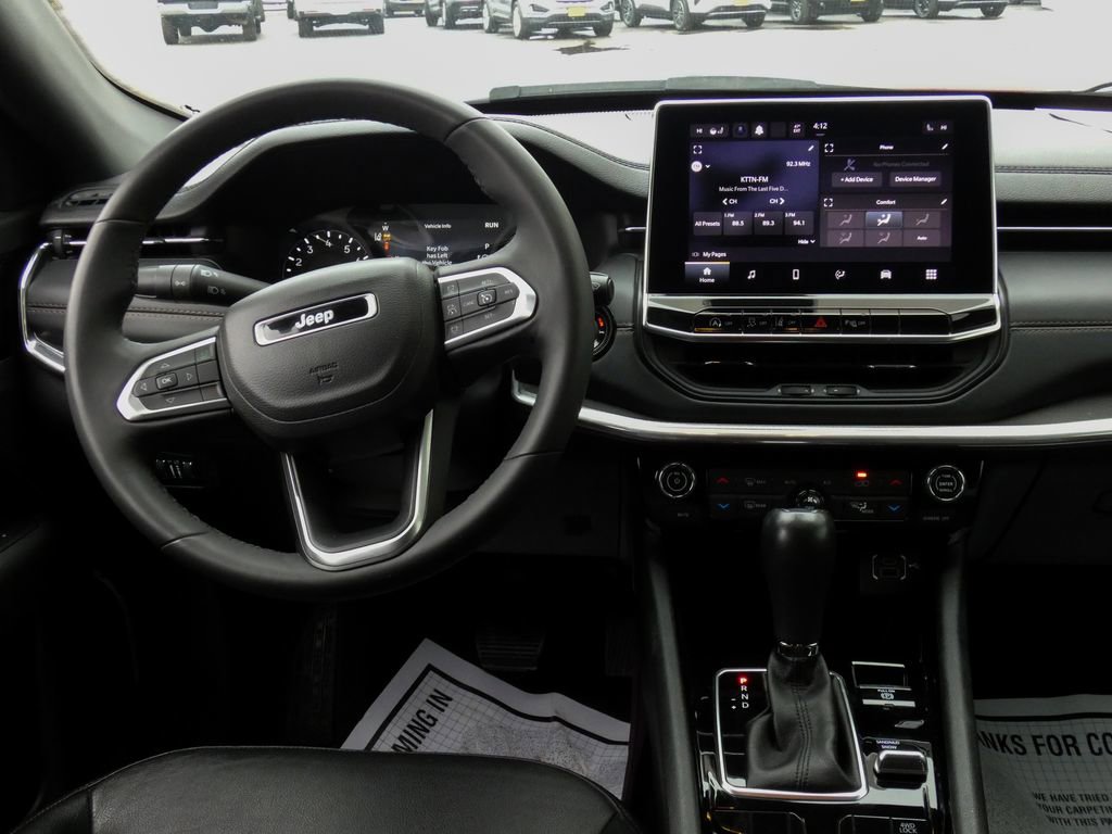 Used 2023 Jeep Compass Limited image 11