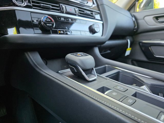 Used 2024 Nissan Pathfinder SV w/ SV Premium Package image 25