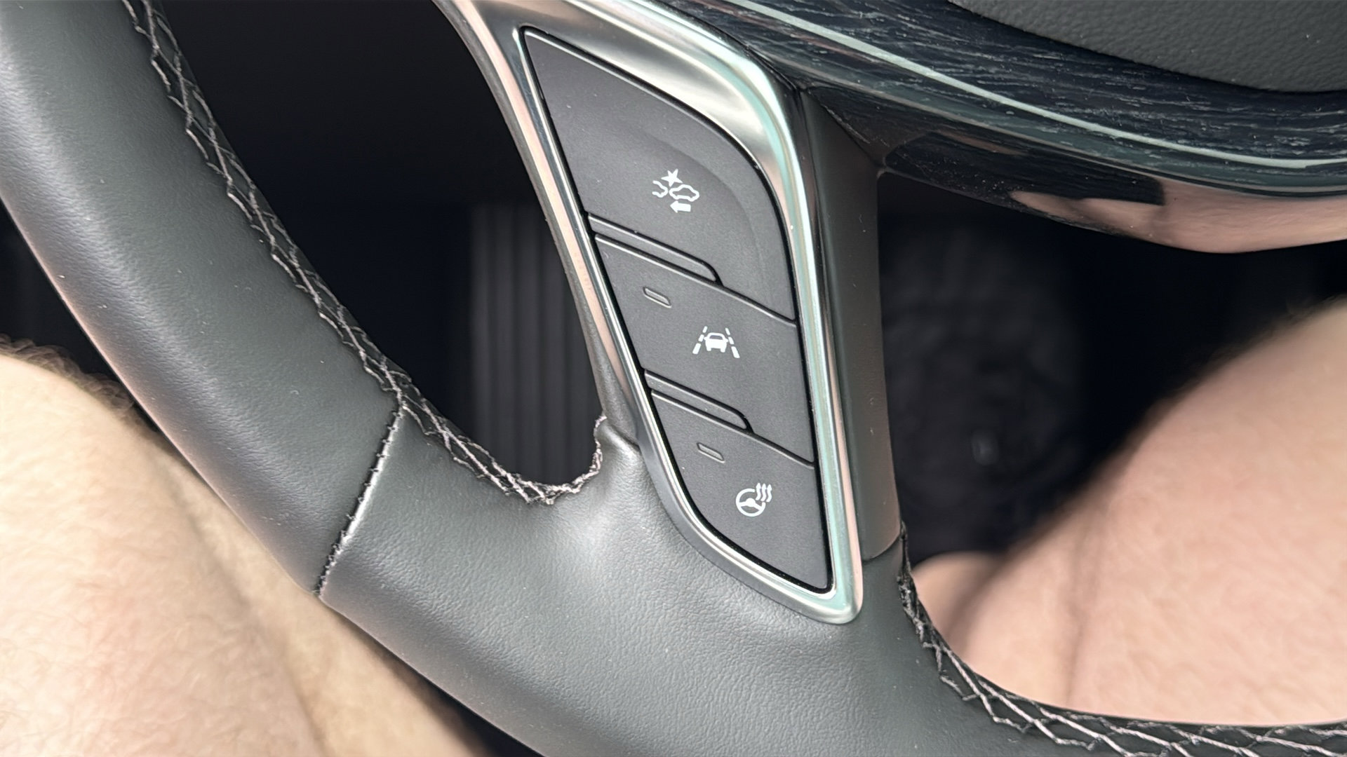 New 2026 Cadillac XT5 Premium Luxury w/ LPO, Floor Liner Package image 17