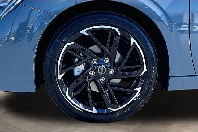 New 2027 Nissan Sentra SR w/ Floor Mat Package FWD image 12