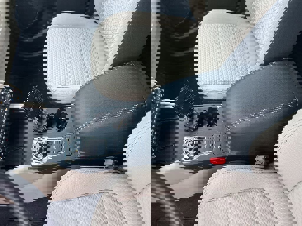 Used 2020 Ford Escape SE image 23