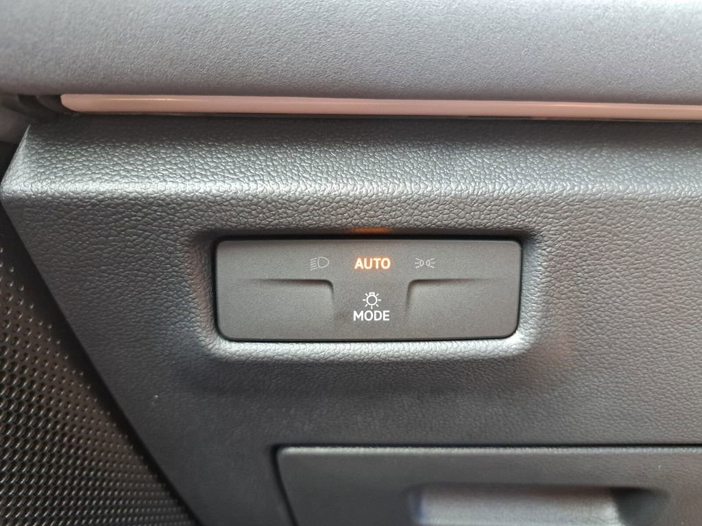 New 2026 Volkswagen Tiguan SE image 14