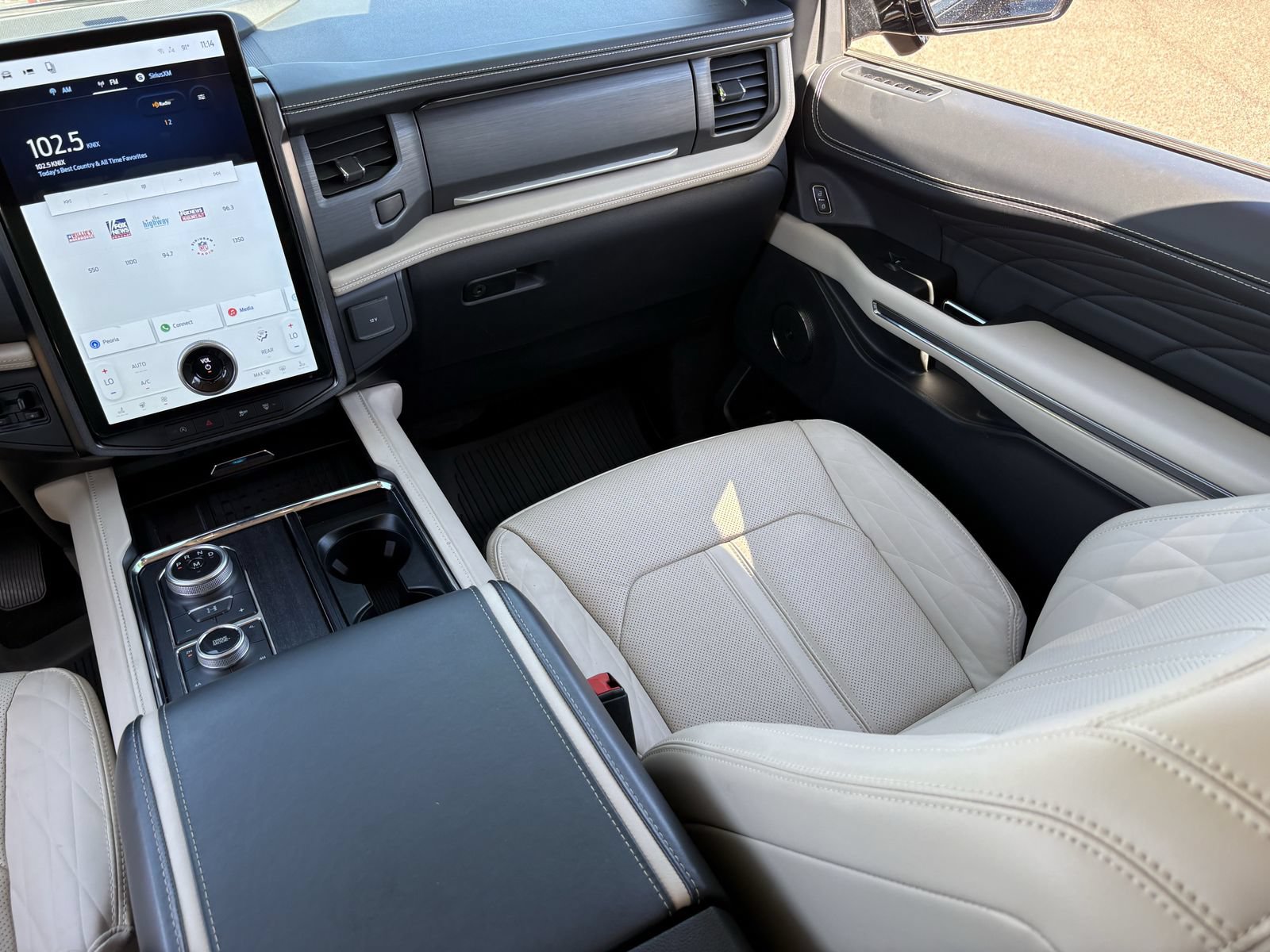 Used 2023 Ford Expedition Platinum AWD/4WD image 17