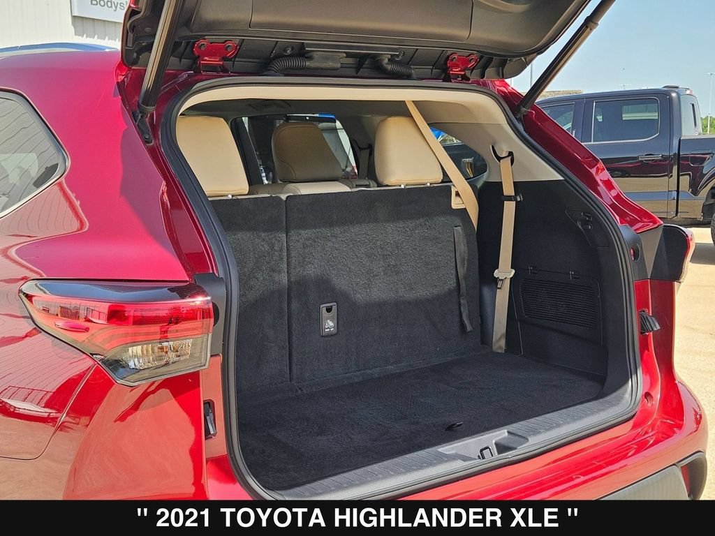 Used 2021 Toyota Highlander XLE AWD/4WD image 36