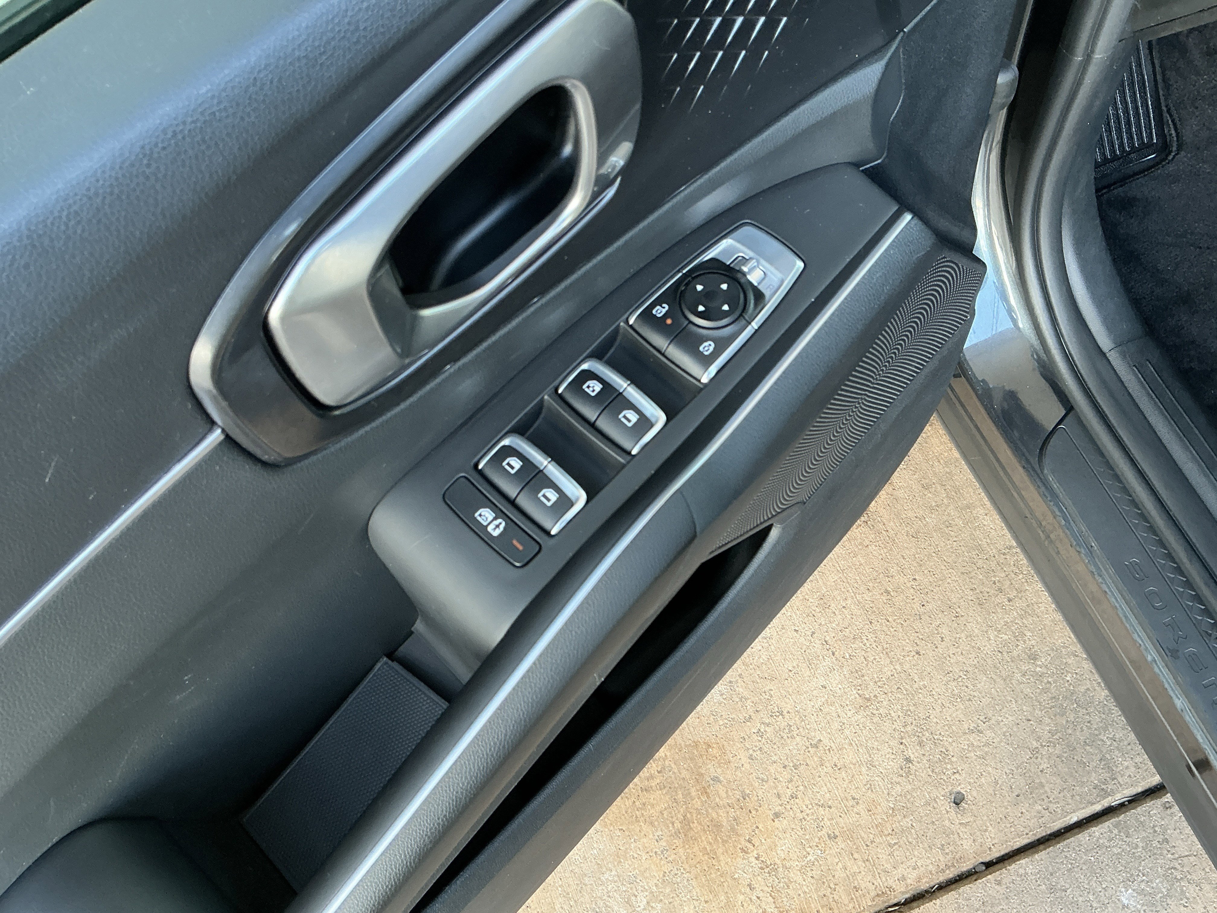 Used 2024 Kia Sorento S image 15