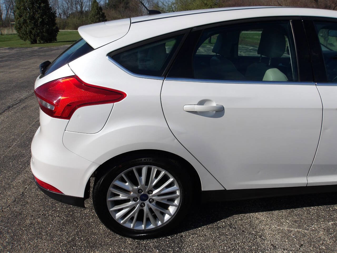 Used 2016 Ford Focus Titanium image 38