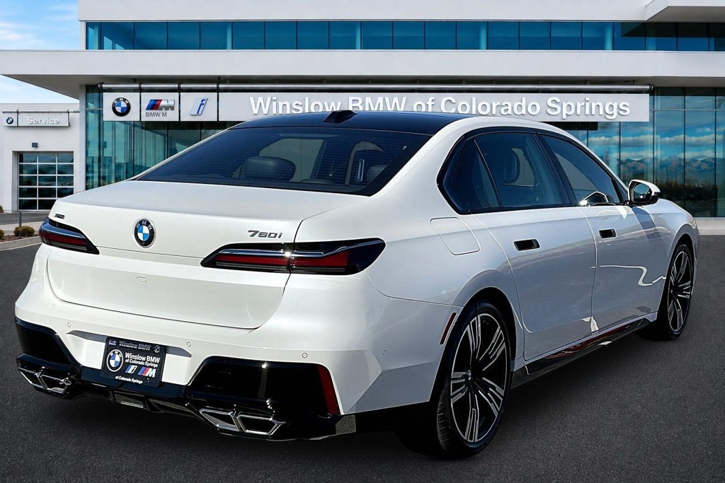 Used 2025 BMW 760i xDrive w/ Premium Package AWD/4WD image 6