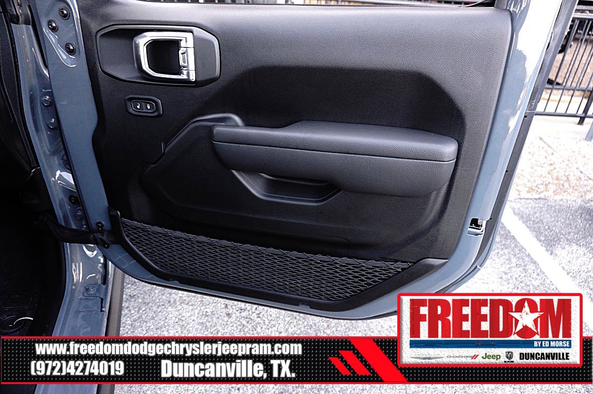 Certified 2025 Jeep Gladiator Rubicon w/ Convenience Group AWD/4WD image 24