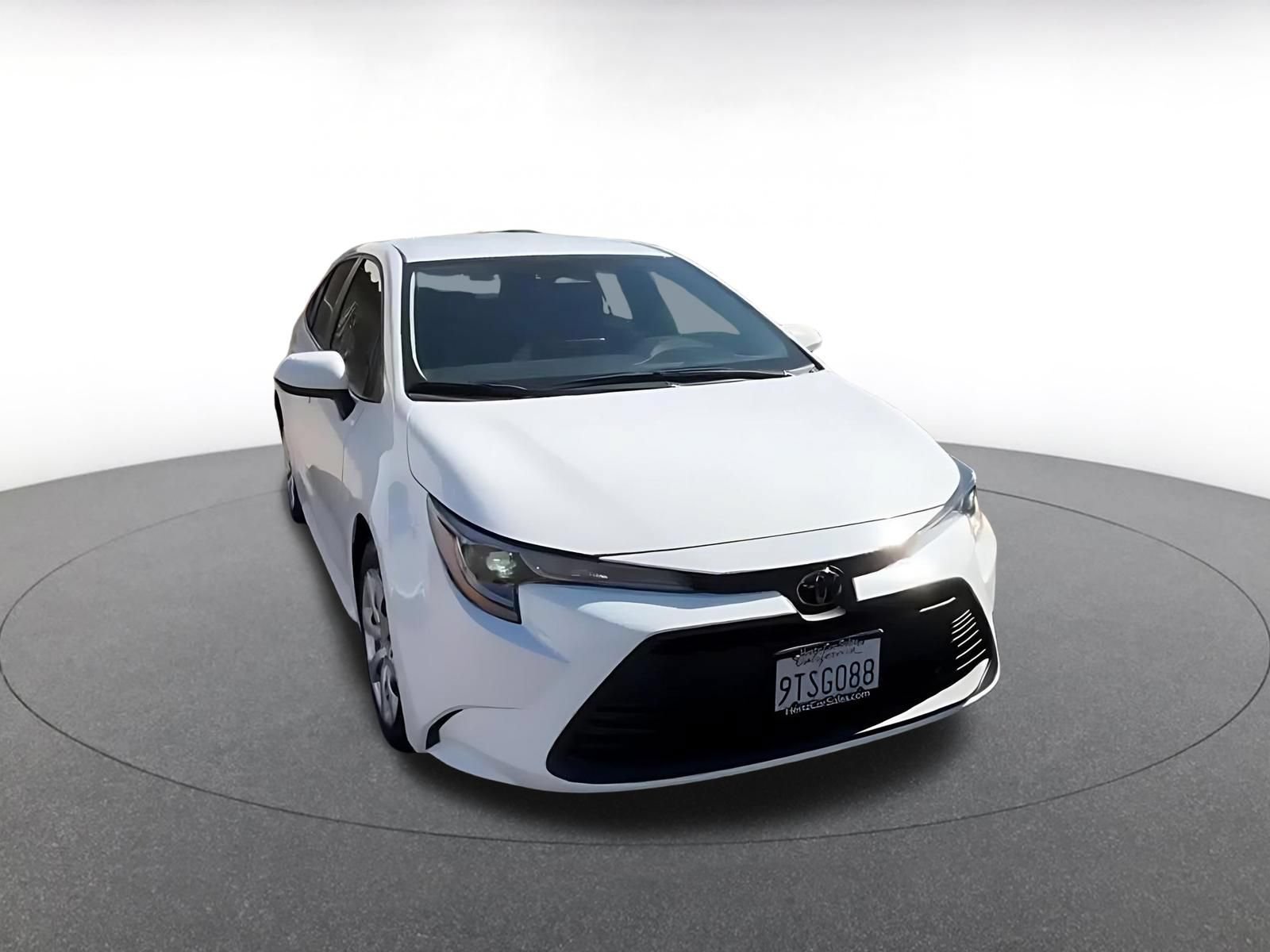 Used 2025 Toyota Corolla LE FWD image 3