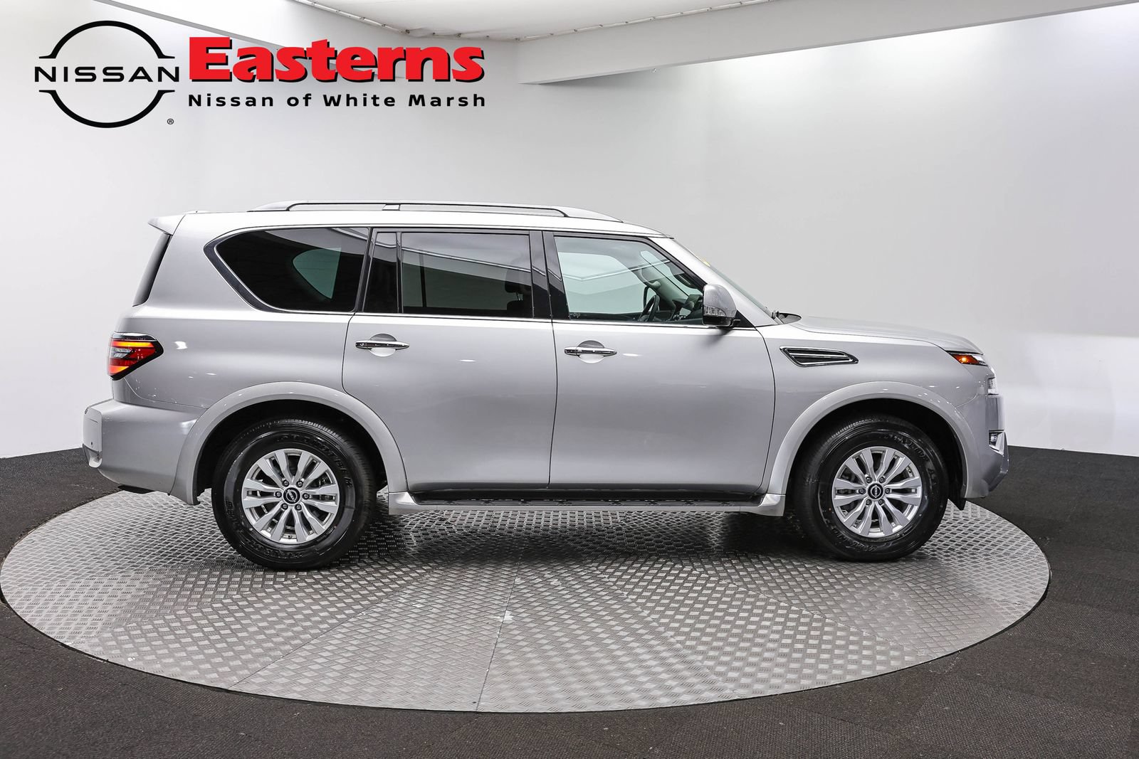 Used 2023 Nissan Armada SV AWD/4WD image 4