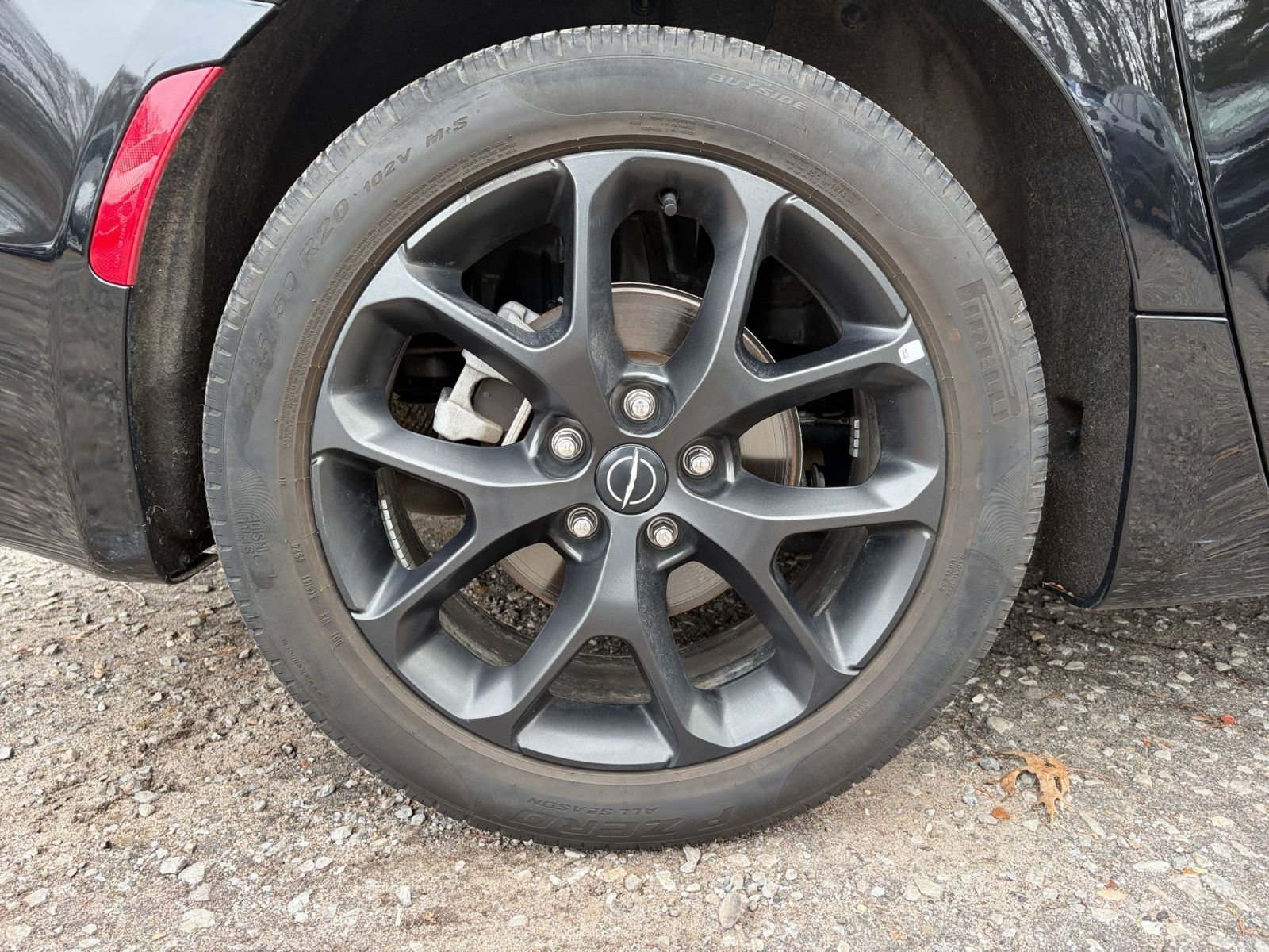 Used 2025 Chrysler Pacifica Limited image 34