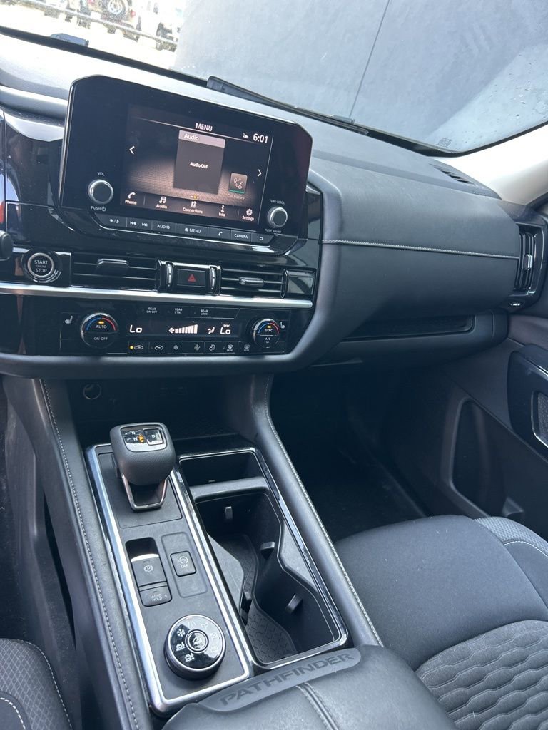 Used 2022 Nissan Pathfinder SV AWD/4WD image 10