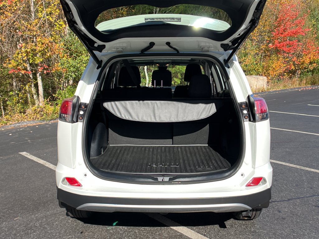 Used 2018 Toyota RAV4 XLE AWD/4WD image 24