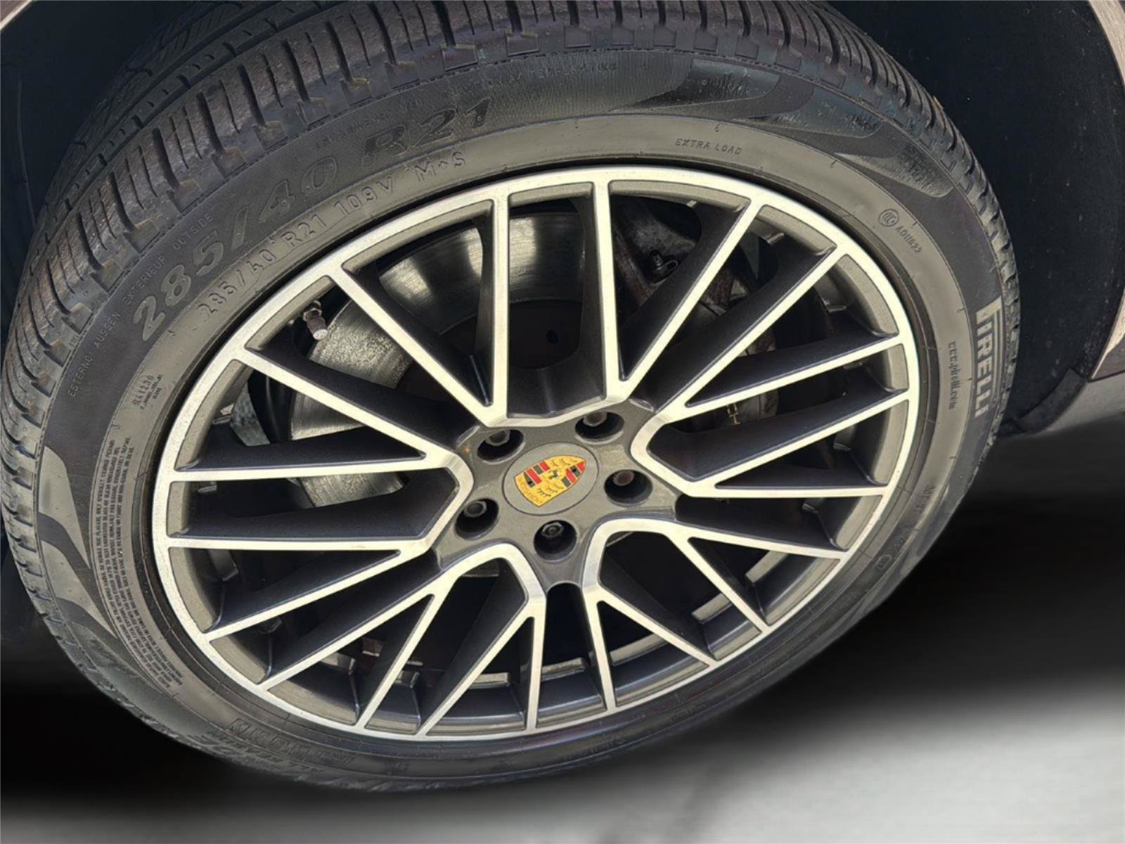 Used 2022 Porsche Cayenne Platinum Edition AWD/4WD image 35