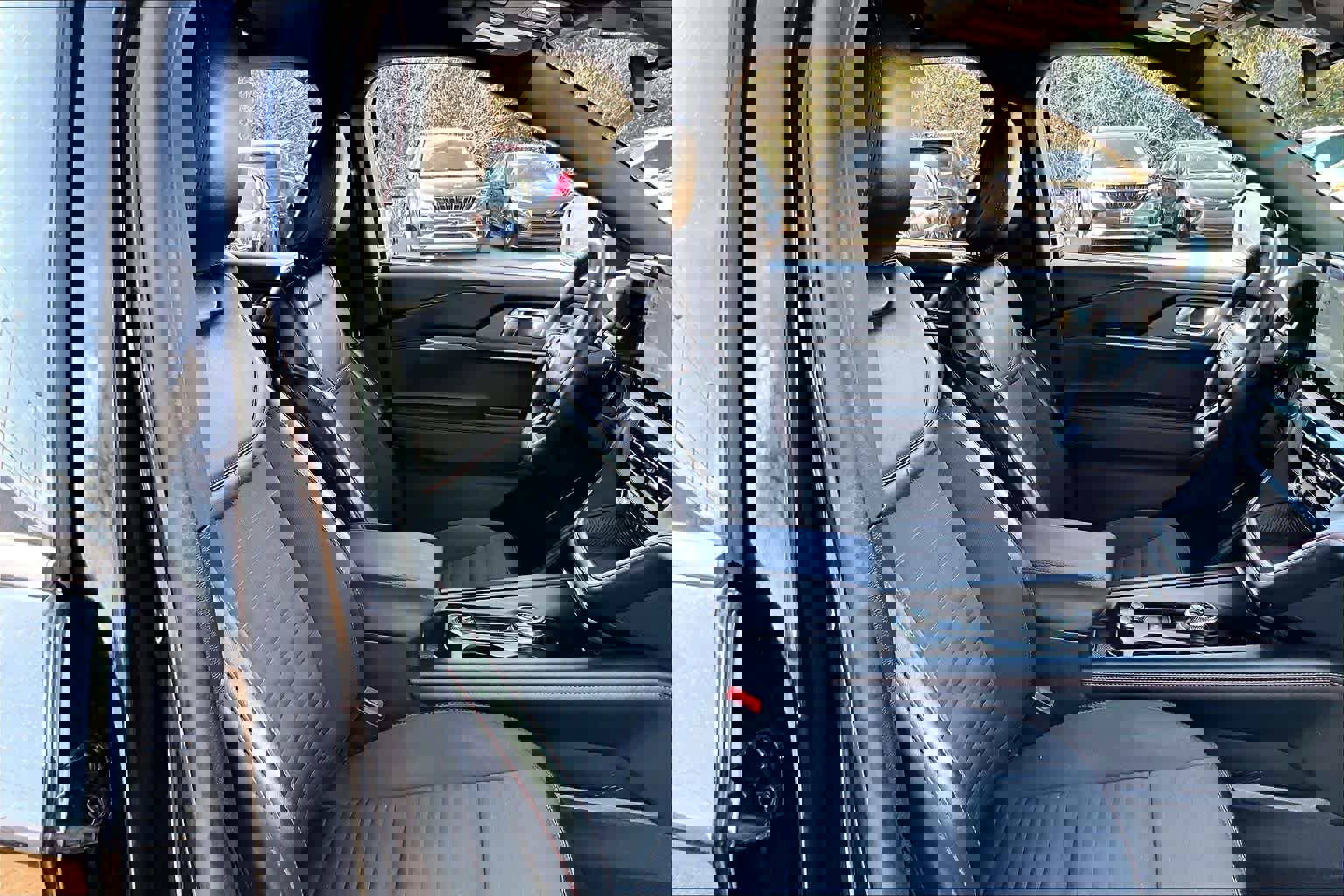 Used 2025 Ford Explorer ST-Line w/ ST-Line Street Pack image 9