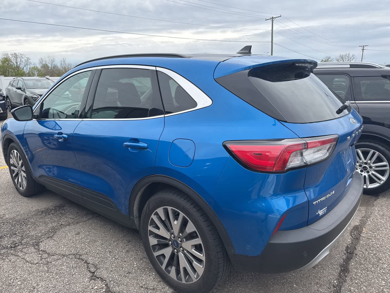 Used 2021 Ford Escape Titanium FWD image 17