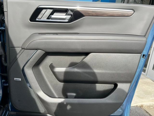 New 2025 Chevrolet Suburban Premier AWD/4WD image 29