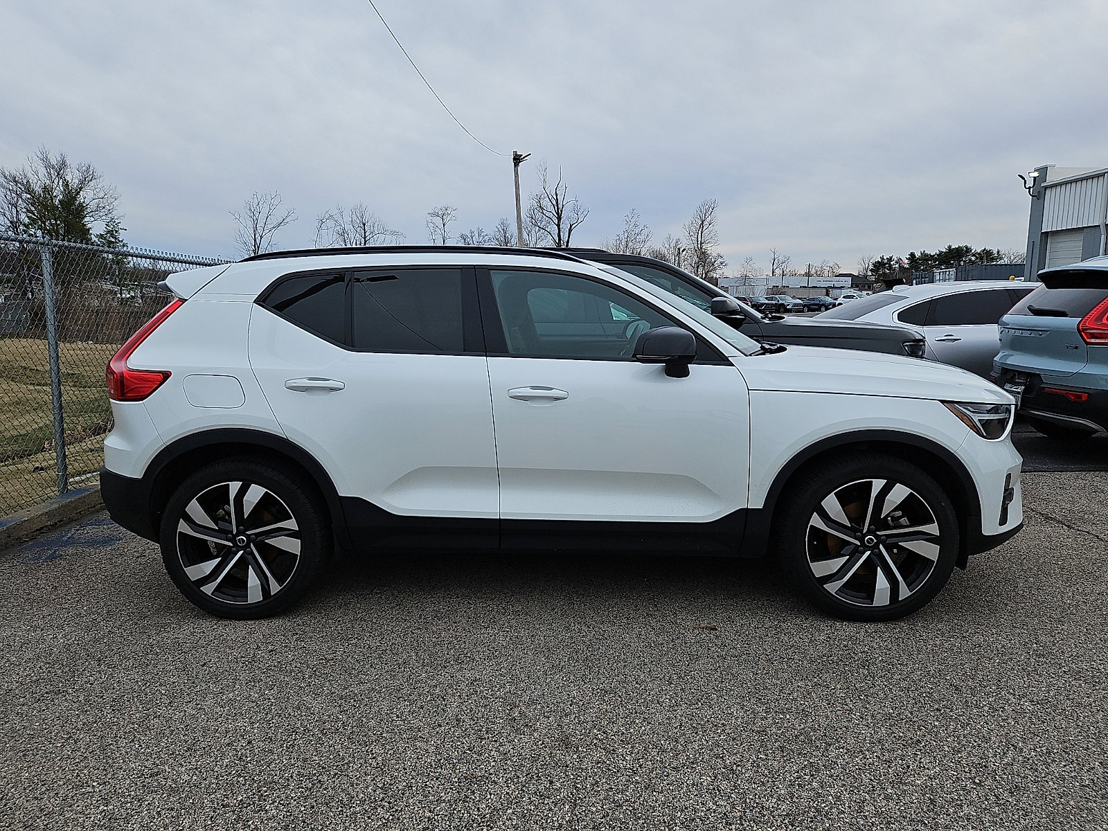 Certified 2023 Volvo XC40 B5 Plus w/ Protection Package Premier image 7