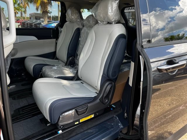 New 2026 Kia Carnival SX Prestige FWD image 18