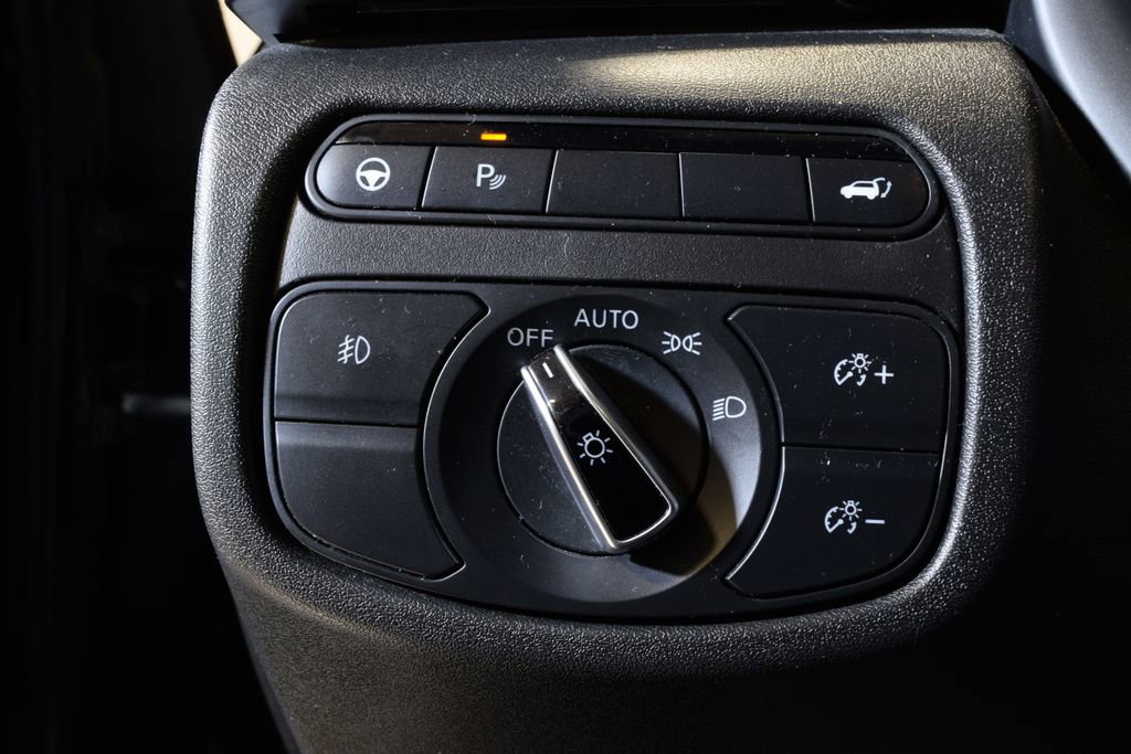 Used 2021 INFINITI QX50 Luxe w/ Appearance Package image 17