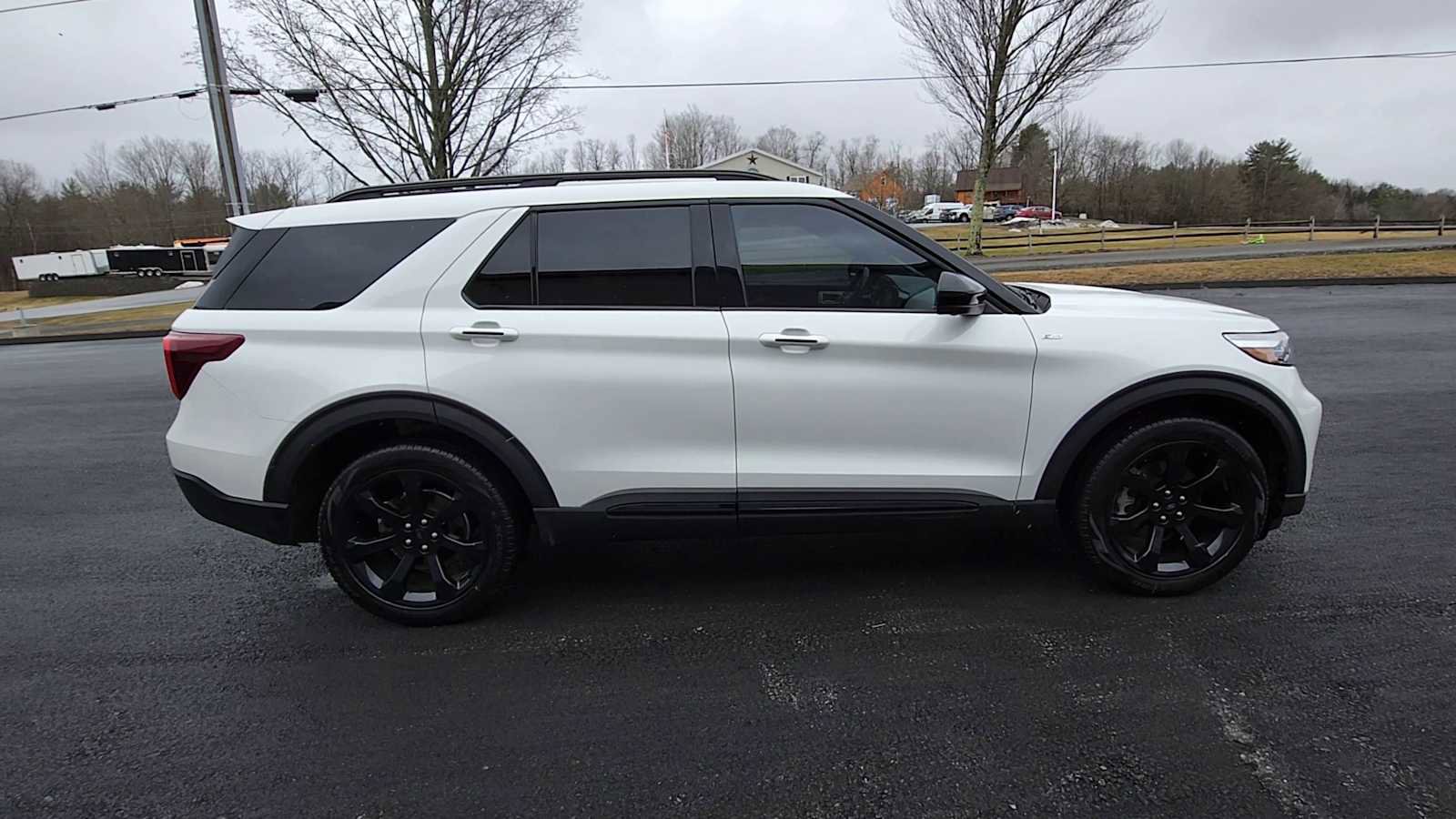 Used 2022 Ford Explorer ST-Line w/ Class IV Trailer Tow Package AWD/4WD image 9