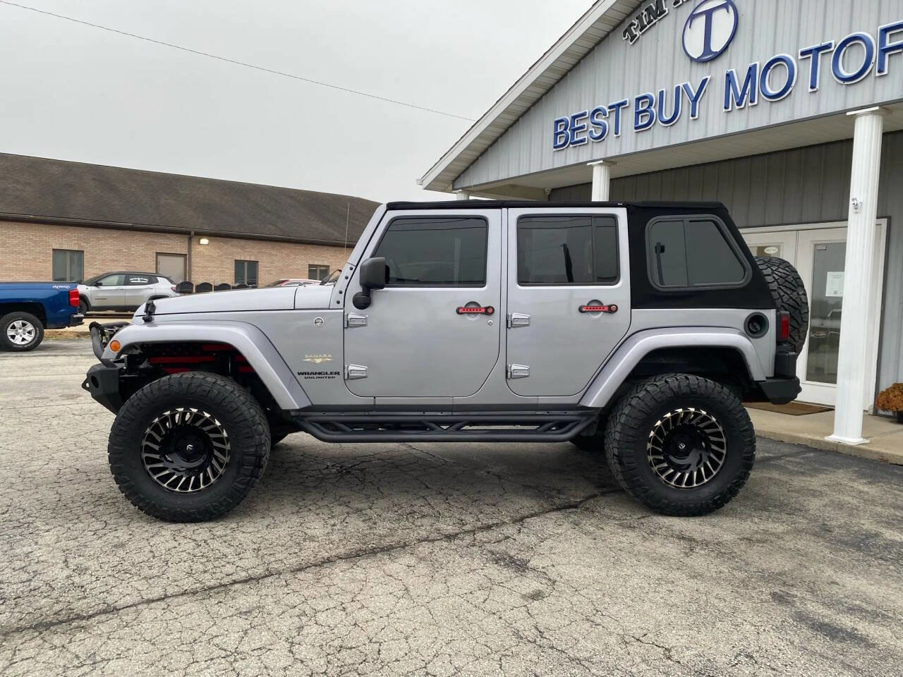 Used 2015 Jeep Wrangler Unlimited Sahara w/ Connectivity Group image 1
