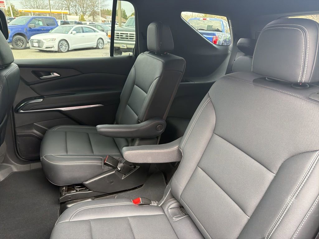 Used 2025 Chevrolet Traverse LT image 27