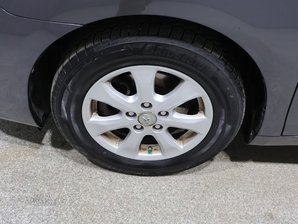 Used 2011 Toyota Camry LE w/ LE Extra-Value Pkg image 9