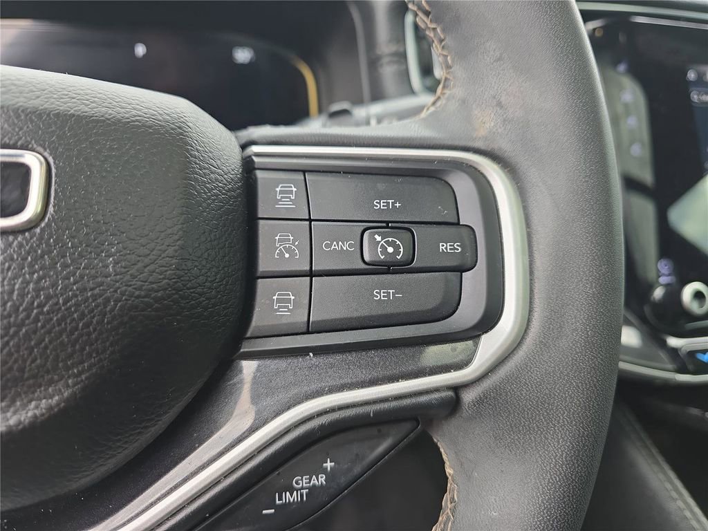 Used 2023 Jeep Wagoneer 4WD w/ Premium Group I image 29