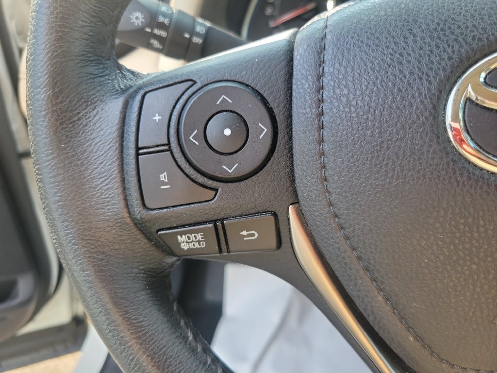 Used 2015 Toyota RAV4 Limited w/ Technology Package FWD image 27