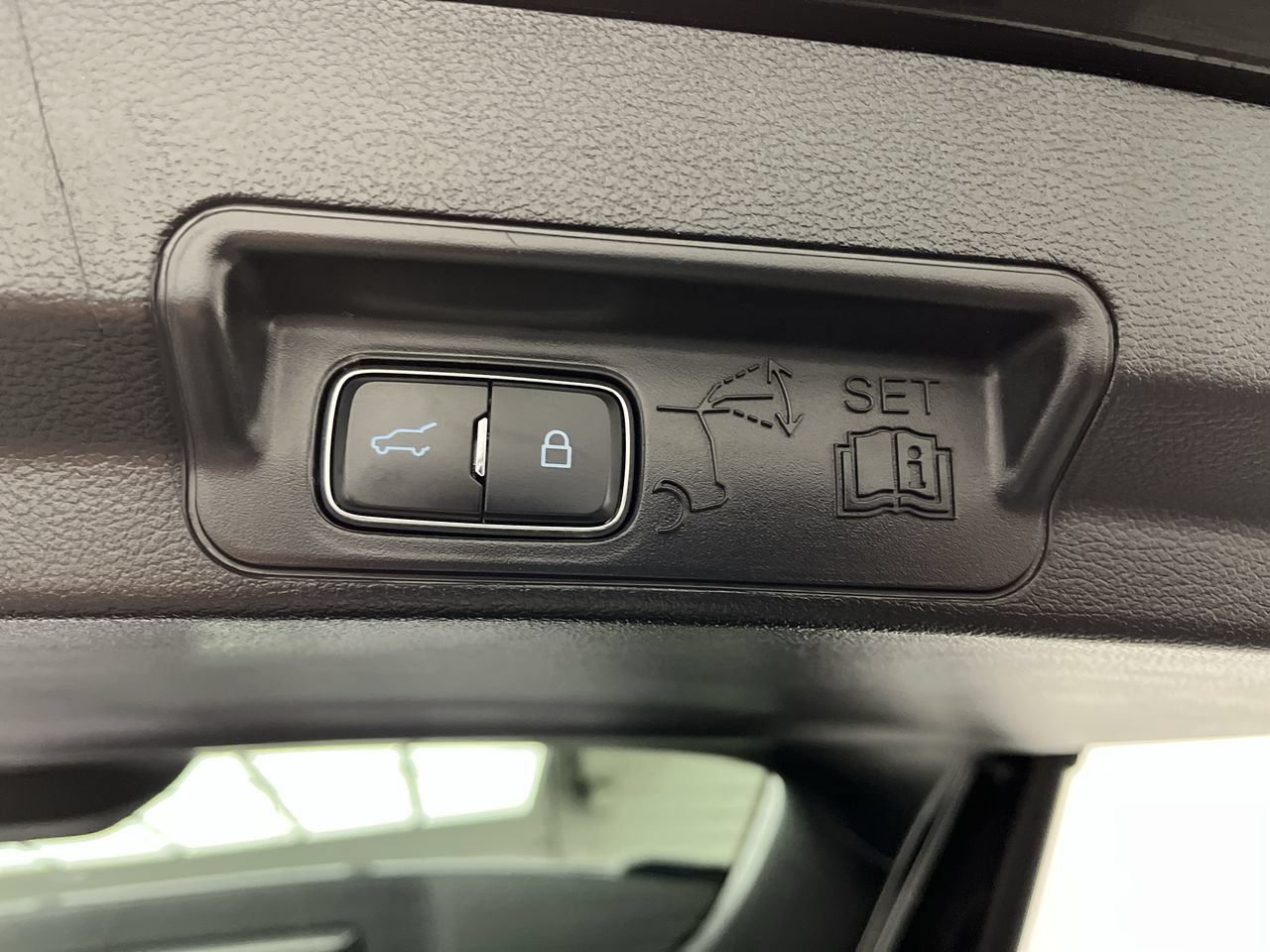 Certified 2025 Ford Explorer Platinum w/ Ultimate Package AWD/4WD image 36